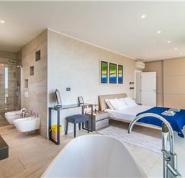 4 bedroom villa with pool near Pula, sleeps 8